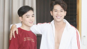 Chiếc Nhẫn Đi Lạc háttérkép