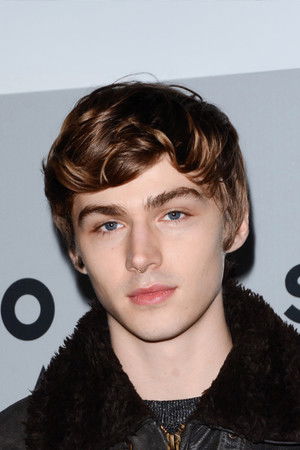 Miles Heizer profil kép
