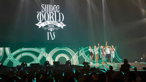 SHINee CONCERT "SHINee WORLD IV" háttérkép