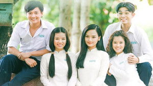 Cô Gái Đến Từ Hôm Qua háttérkép