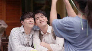 ใครในกระจก kép
