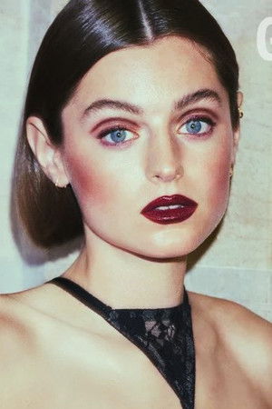 Emma Corrin profil kép