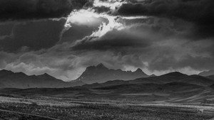 Cumbres y cenizas háttérkép