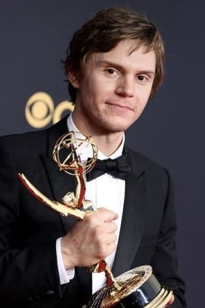 Evan Peters profil kép