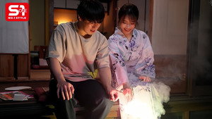 8月26日 花火大会の夜 ずっと両片想いだった僕らは結ばれ 十数年分の’好き’をぶつけ合うように身体を貪り合った 河北彩伽 háttérkép