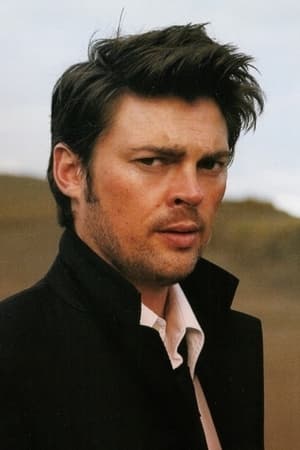 Karl Urban profil kép