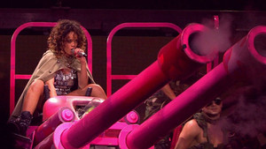Rihanna: Loud Tour Live At The O2 háttérkép