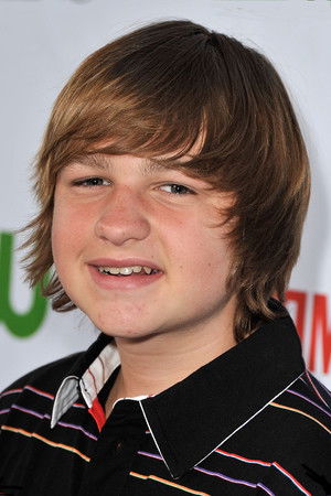 Angus T. Jones profil kép