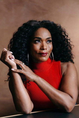 Angela Bassett profil kép