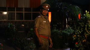 ஜுலியும் 4 பேரும் háttérkép
