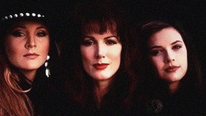 Naomi & Wynonna: Love Can Build a Bridge háttérkép