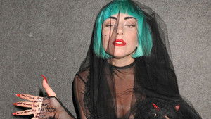 Lady Gaga: On the Edge háttérkép