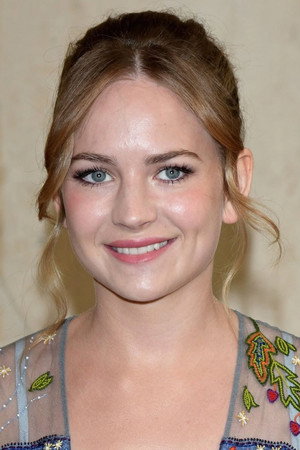 Britt Robertson profil kép