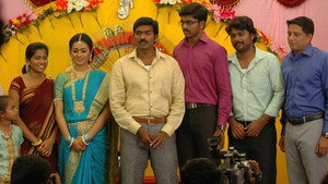 நடுவுல கொஞ்சம் பக்கத்தை காணோம் háttérkép