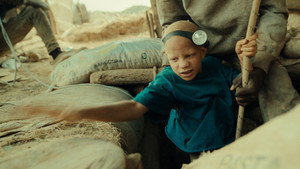 L'Enfant à la Peau Blanche háttérkép