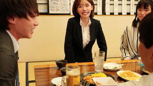 歓迎会で終電を逃した僕に「先輩うちに泊まっていきます？」と肉食系の新卒女子が小悪魔な甘い囁き。誘惑に負けて何度もSEXした háttérkép