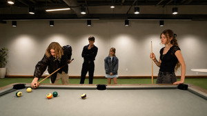 Behind the 8 Ball háttérkép