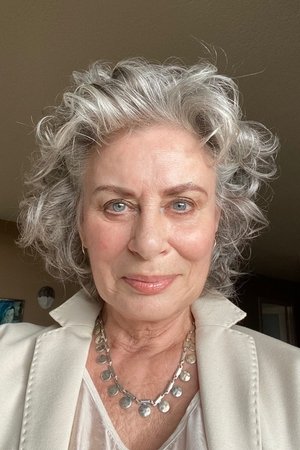 Mimi Kuzyk profil kép