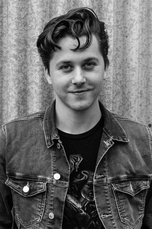 Charlie Steeds profil kép