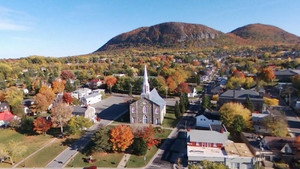 L'énigme du Mont Saint-Hilaire háttérkép