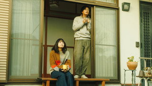 人生に詰んだ元アイドルは、赤の他人のおっさんと住む選択をした háttérkép