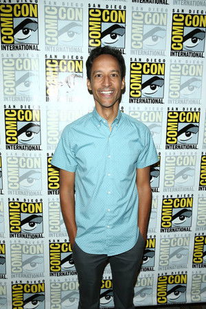 Danny Pudi profil kép