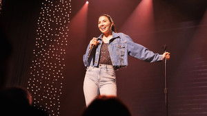 Whitney Cummings: Jokes háttérkép