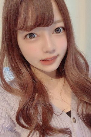 入学準備で学校指定販売店にやってきた胸の膨らみはじめの無知な女の子に盗撮イタズラ poszter