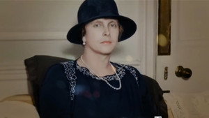 The Queen's Mother in Law háttérkép