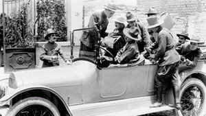 El automóvil gris háttérkép