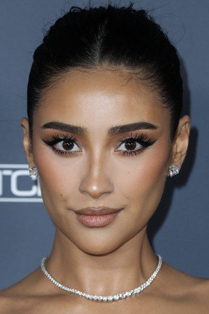 Shay Mitchell profil kép