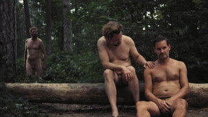 Nackte Männer im Wald háttérkép