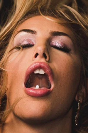 August Ames profil kép