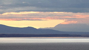 A través de la tierra háttérkép