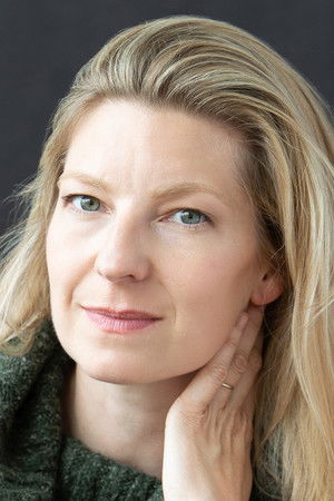 Maev Beaty profil kép