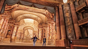 MIKA à l'opéra Royal de Versailles háttérkép