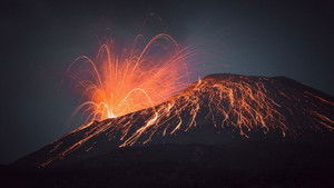 Les volcans tueurs : le pays aux 127 volcans háttérkép