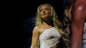 Zara Larsson - Up Close háttérkép