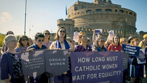 Femmes prêtres : vocations interdites háttérkép
