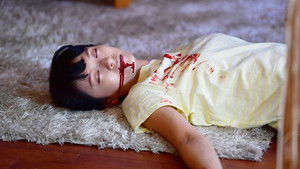 家に帰ると妻が必ず死んだふりをしています。 háttérkép
