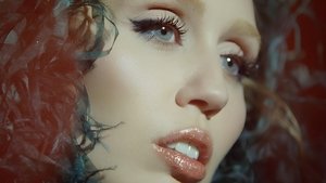 Miley Cyrus: Something Beautiful háttérkép