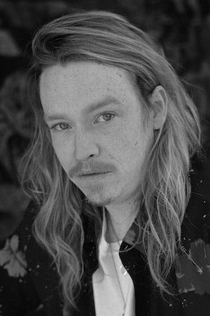 Caleb Landry Jones profil kép
